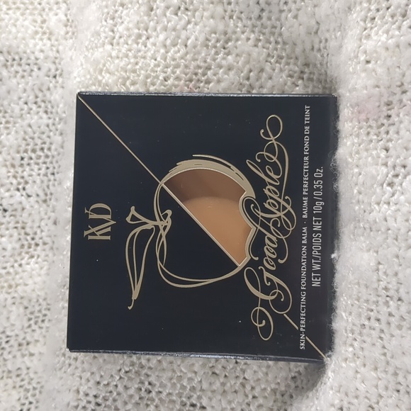 KVD (Kat Von D) Good Apple Foundation Balm in Medium 042, 10g/0.35oz - Picture 5 of 10